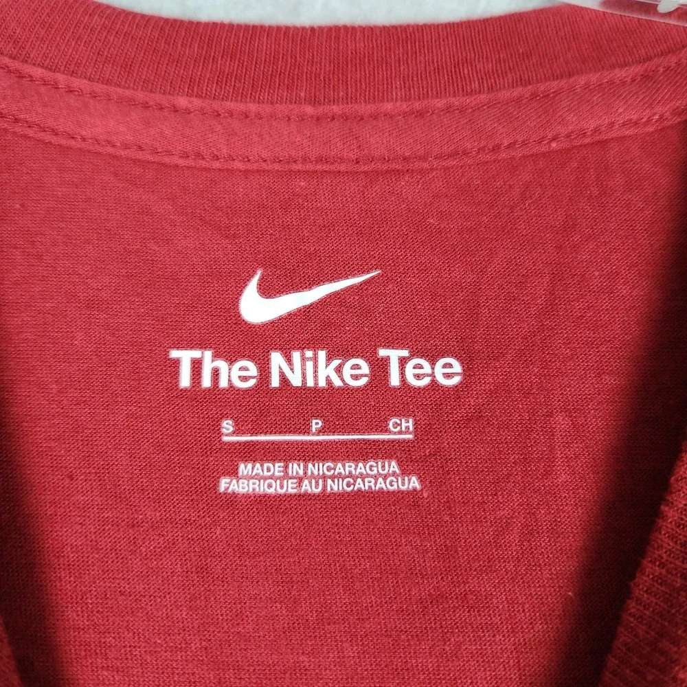Nike T-Shirt Mens Small Red Cotton‎ Long Sleeve Slim Fit Crewneck Spell Out Logo